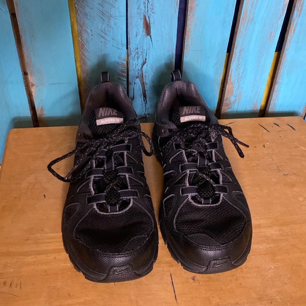 Nike Alvord 10 men’s trail running shoes size 7.5 black gray 516864-001